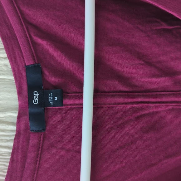 NWOT Gap berry color tank with gold bling women's size medium - Picture 2 of 3